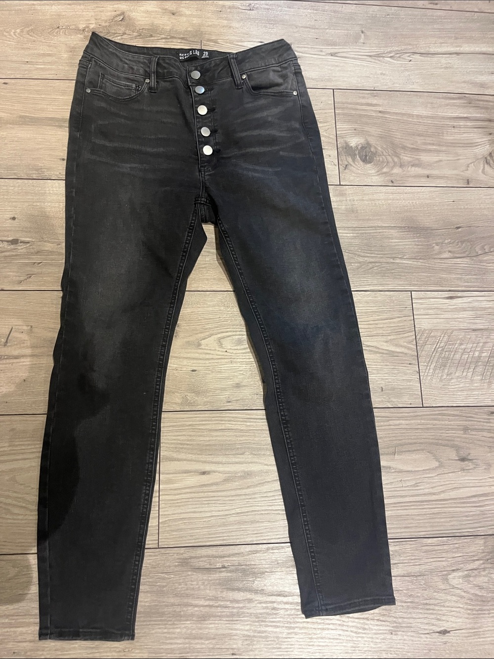 Design Lab Lord & Taylor women’s  Skinny straight Jeans in Black